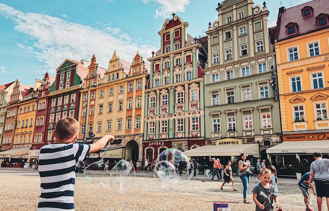 Kulturalne spacery po Wrocławiu - najlepsze trasy i miejsca do odwiedzenia.